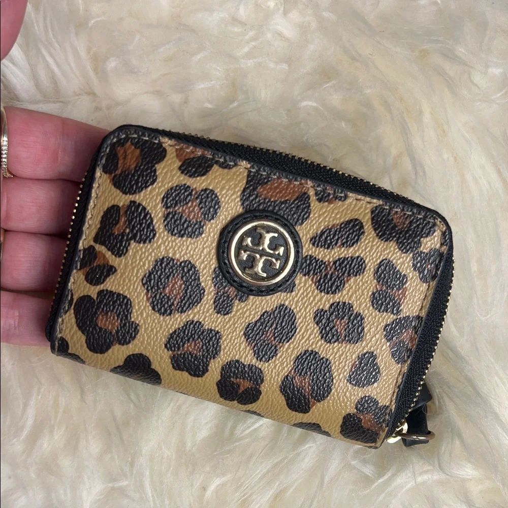 Tory Burch compact tory